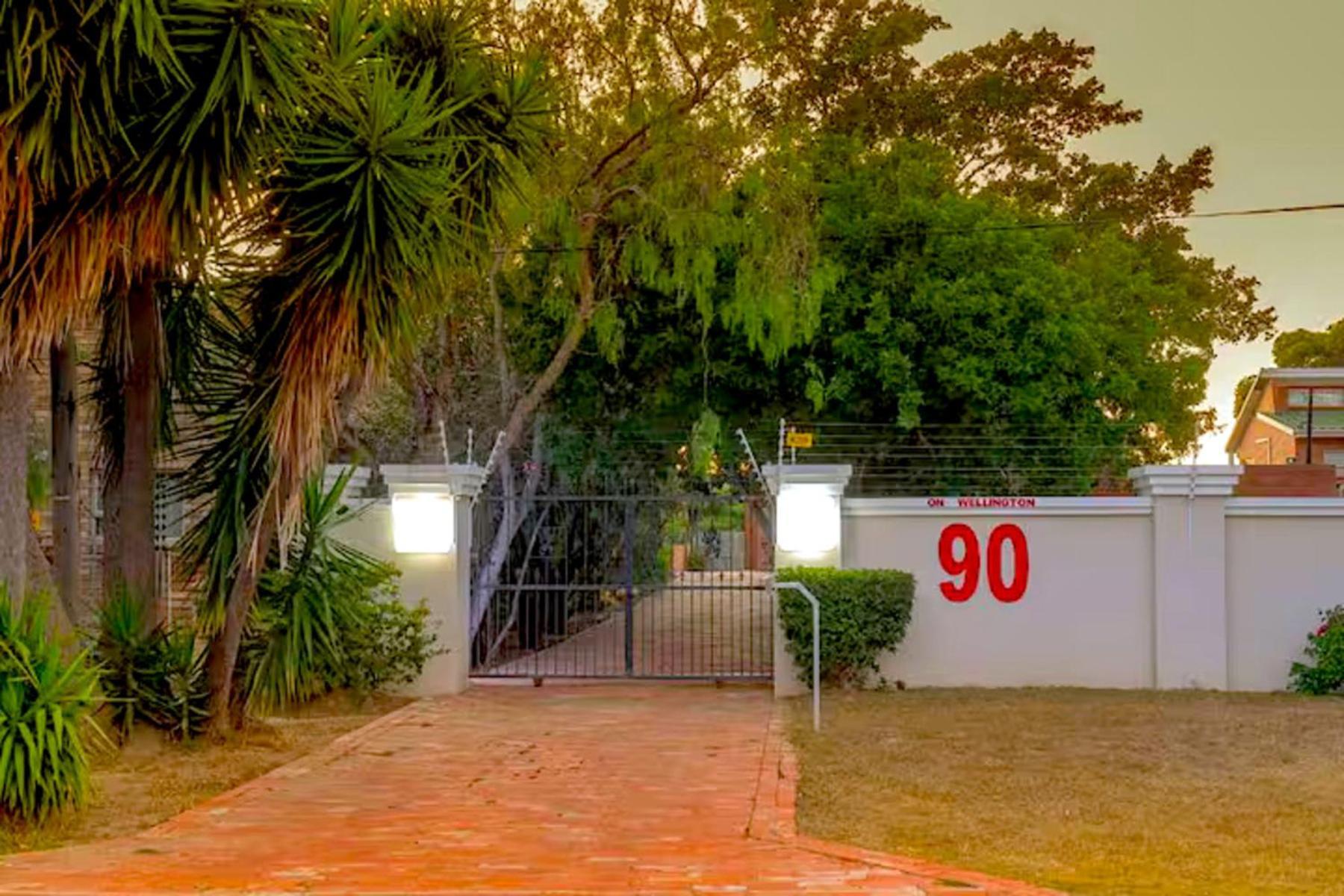 90 On Wellington Villa Colchester Bagian luar foto